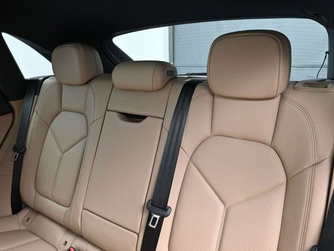 Used 2026 Porsche Macan image 6