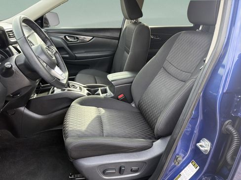 Used 2020 Nissan Rogue SV image 18