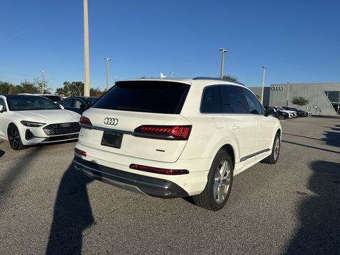 Used 2022 Audi Q7 Premium Plus w/ Premium Plus Package image 4
