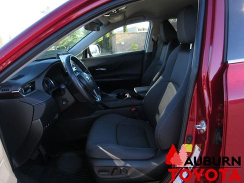 Certified 2022 Toyota Venza LE image 10