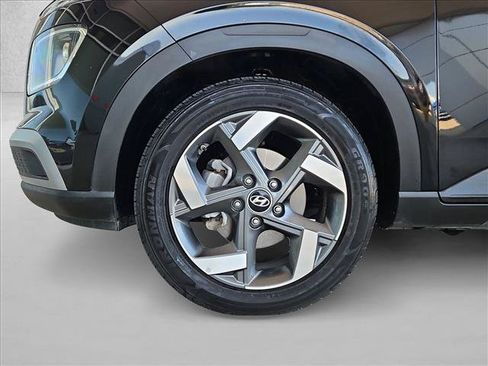 Used 2025 Hyundai Venue SEL FWD image 24