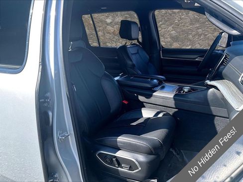Used 2024 Jeep Wagoneer Series III AWD/4WD image 7