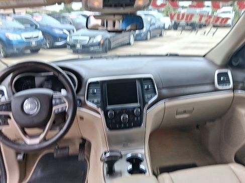 Used 2014 Jeep Grand Cherokee Overland w/ Advanced Technology Group AWD/4WD image 4