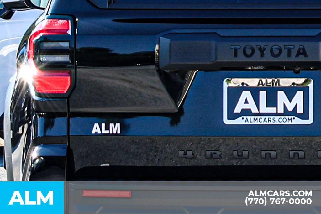 Used 2025 Toyota 4Runner SR5 AWD/4WD image 12