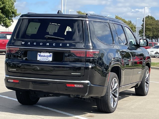 Used 2023 Jeep Wagoneer Series III w/ Premium Group I AWD/4WD image 4
