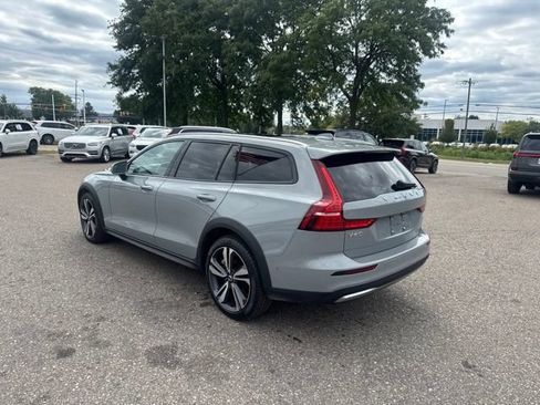 Used 2025 Volvo V60 B5 Cross Country Plus AWD/4WD image 7