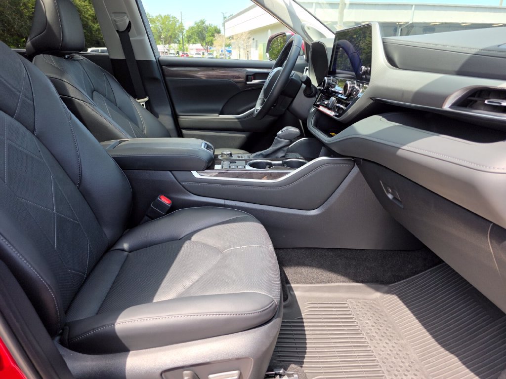 Used 2026 Toyota Highlander Platinum AWD/4WD image 14