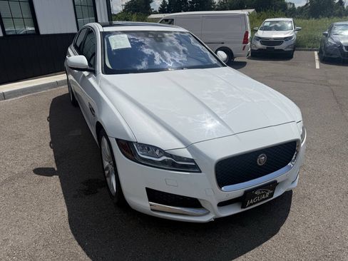 Used 2017 Jaguar XF Prestige AWD/4WD image 4