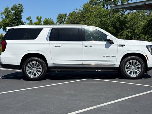 Used 2025 GMC Yukon XL Denali RWD image 10