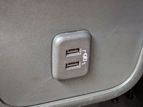 Used 2023 Chevrolet Equinox LT FWD image 13