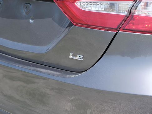 Used 2020 Toyota Camry LE image 29