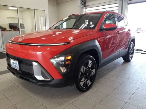 Used 2025 Hyundai Kona SEL AWD/4WD image 2