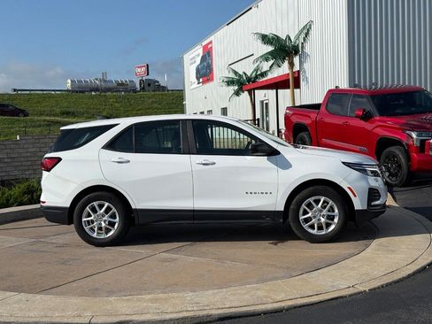 Used 2024 Chevrolet Equinox LS w/ Driver Confidence II Package FWD image 2