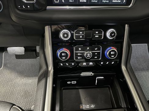 Used 2023 GMC Yukon Denali image 24