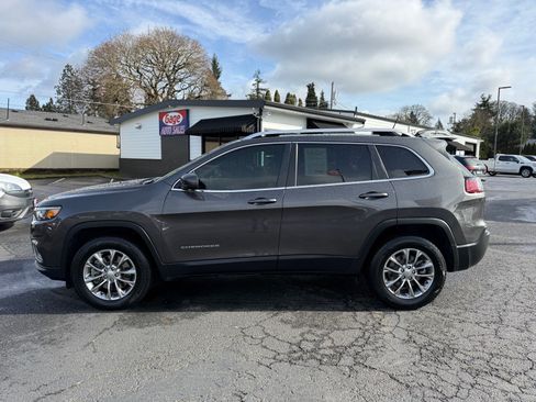 Used 2019 Jeep Cherokee Latitude Plus w/ Comfort/Convenience Group AWD/4WD image 4