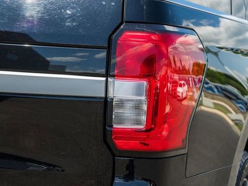 Used 2023 Ford Expedition XLT AWD/4WD image 10