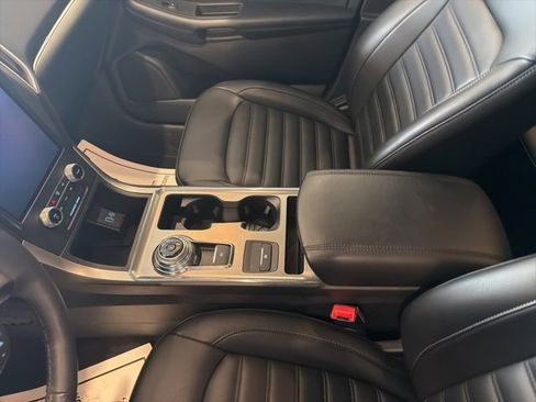 Used 2022 Ford Edge SEL w/ Convenience Package image 14