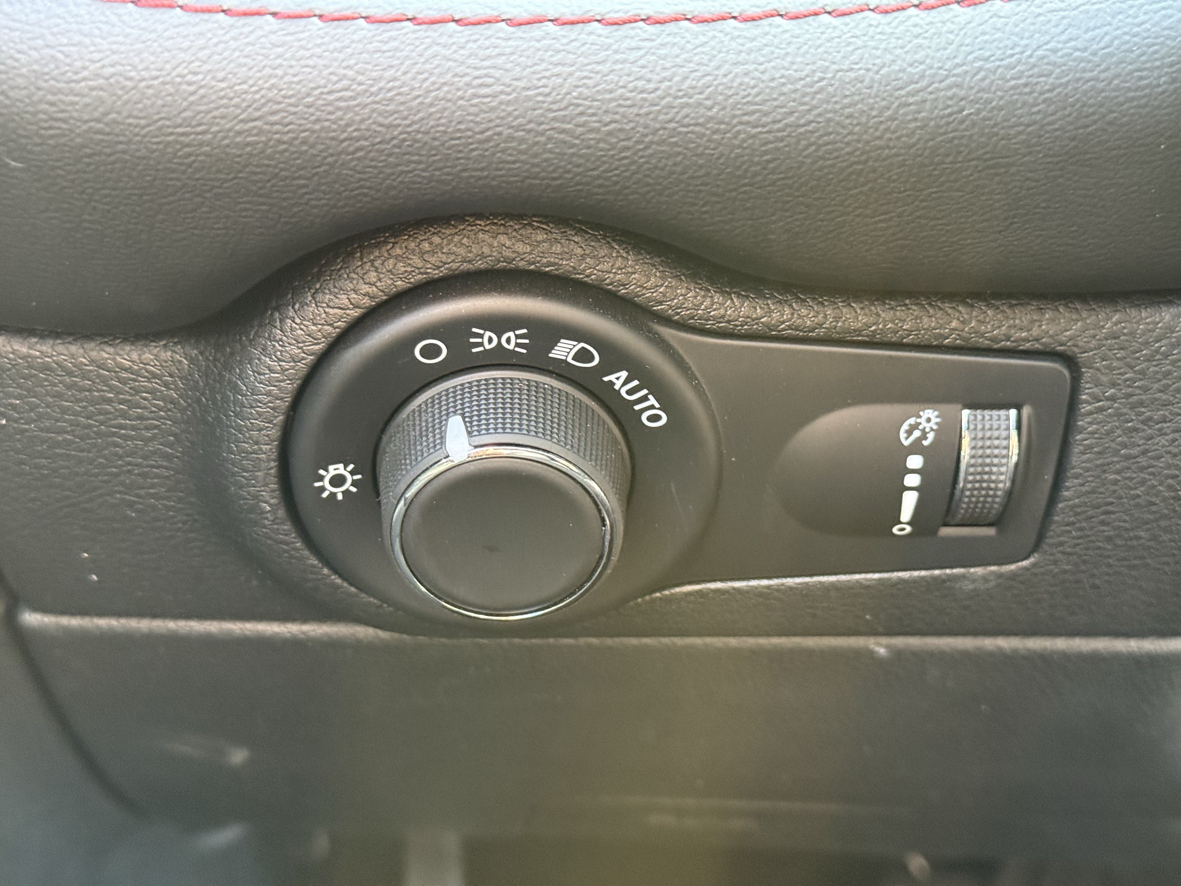 Used 2025 Dodge Durango GT AWD/4WD image 28