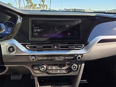 Used 2022 Kia Niro EX image 22