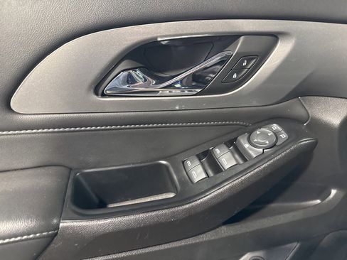 Used 2023 Chevrolet Traverse LT image 34