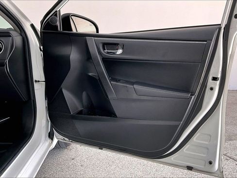 Used 2019 Toyota Corolla XLE image 23