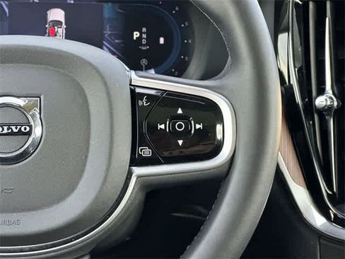 Used 2025 Volvo V60 B5 Cross Country Plus image 10
