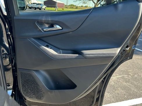 Used 2025 Chevrolet Equinox LT image 12