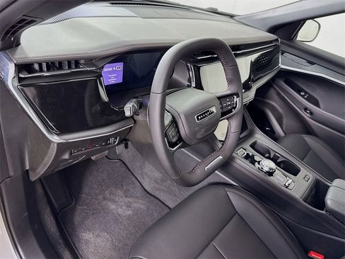 Used 2025 Jeep Wagoneer S Limited image 10