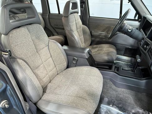 Used 1990 Jeep Cherokee Laredo RWD image 27