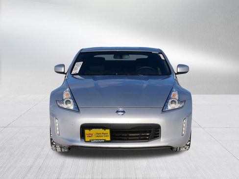 Used 2017 Nissan 370Z Coupe image 2