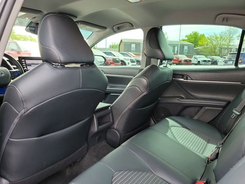 Used 2021 Toyota Camry SE image 16