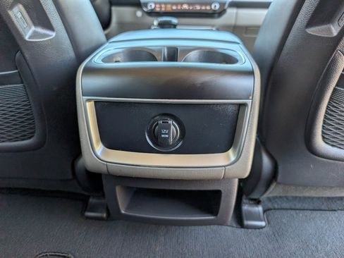 Used 2025 Kia Carnival image 8