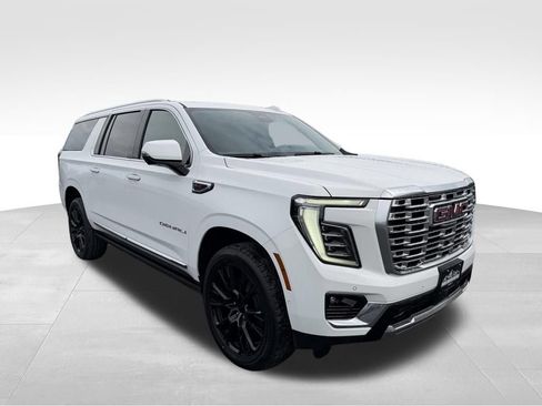 Used 2025 GMC Yukon XL Denali w/ Sun & Power Step Package AWD/4WD image 28