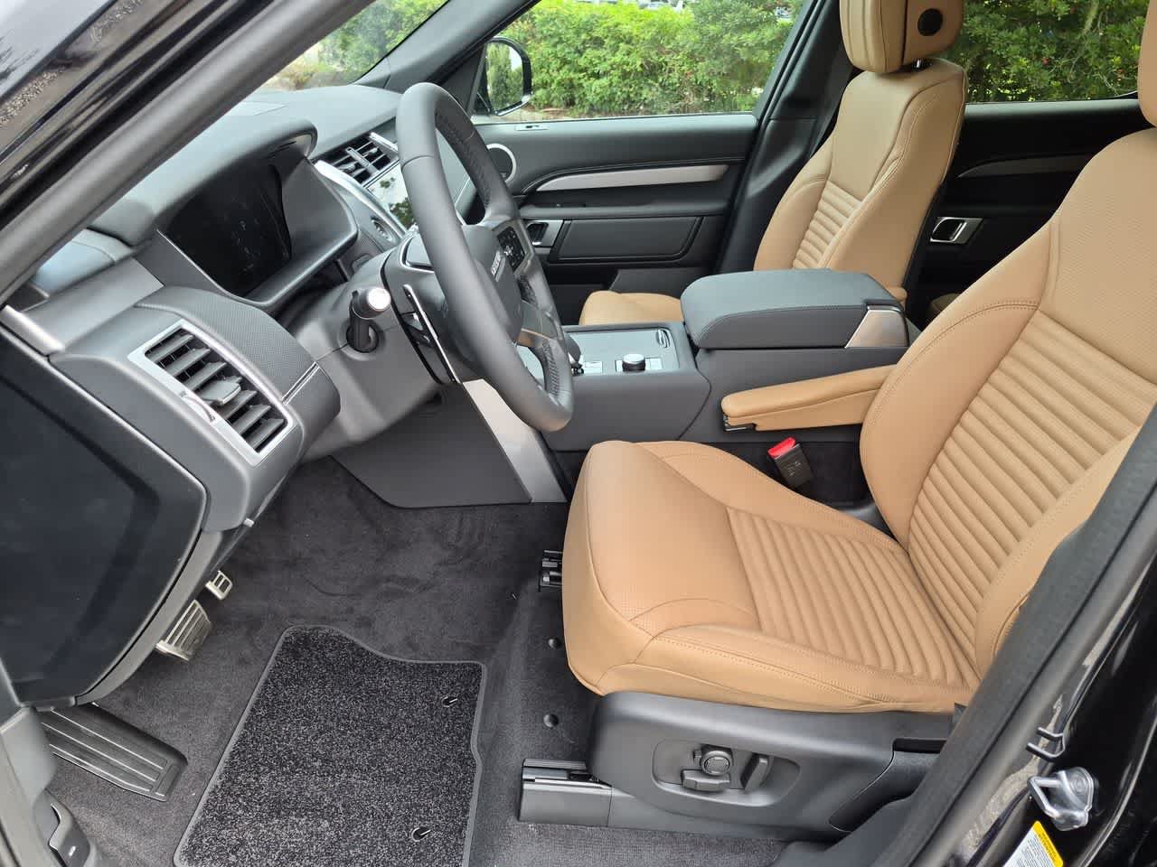 New 2026 Land Rover Discovery Limited Edition AWD/4WD image 17