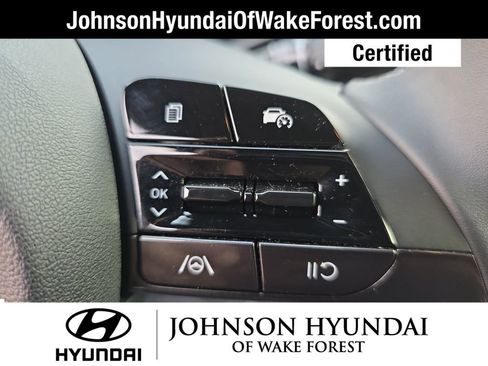 Certified 2025 Hyundai Elantra SEL image 25