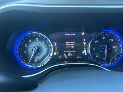 Used 2023 Chrysler Pacifica Touring-L FWD image 14
