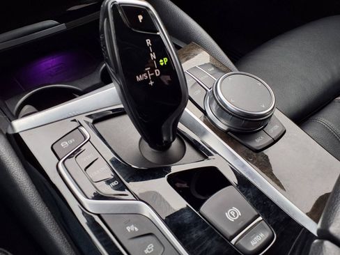 Used 2019 BMW 540i w/ Premium Package RWD image 16