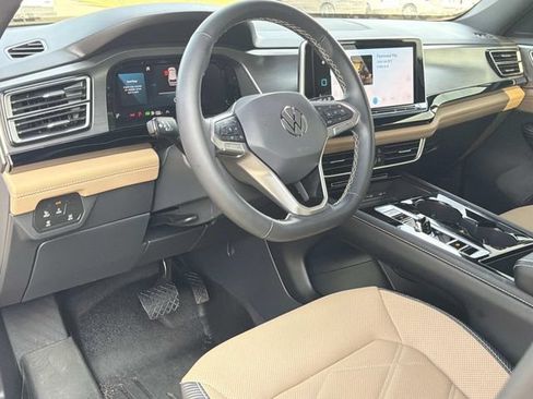 Used 2024 Volkswagen Atlas Cross Sport SE w/ Panoramic Sunroof Package FWD image 17