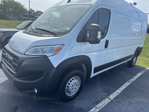 Used 2025 RAM ProMaster 2500 w/ Convenience Group FWD image 6