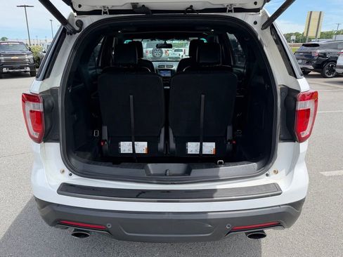 Used 2018 Ford Explorer XLT w/ Equipment Group 202A FWD image 8