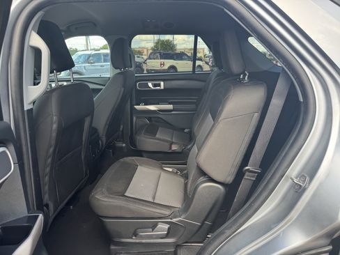 Certified 2024 Ford Explorer XLT RWD image 23