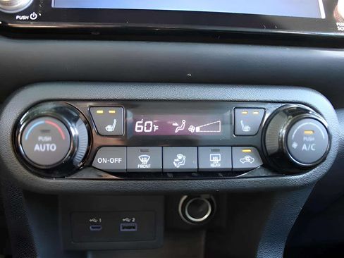 Used 2024 Nissan Kicks SR w/ SR Premium Package FWD image 28