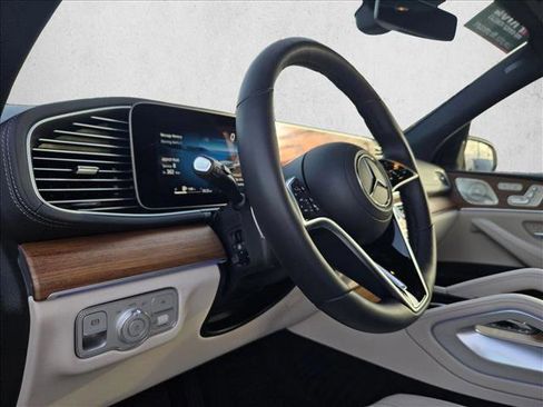 Certified 2025 Mercedes-Benz GLS 450 4MATIC image 7