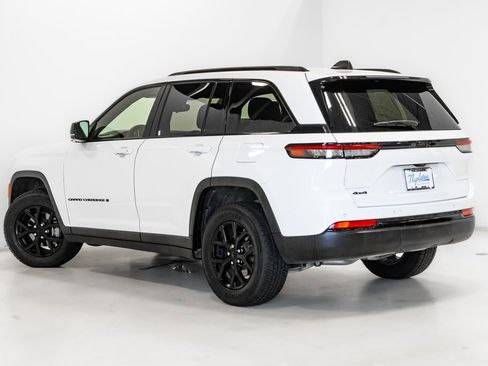 Certified 2024 Jeep Grand Cherokee Altitude AWD/4WD image 26
