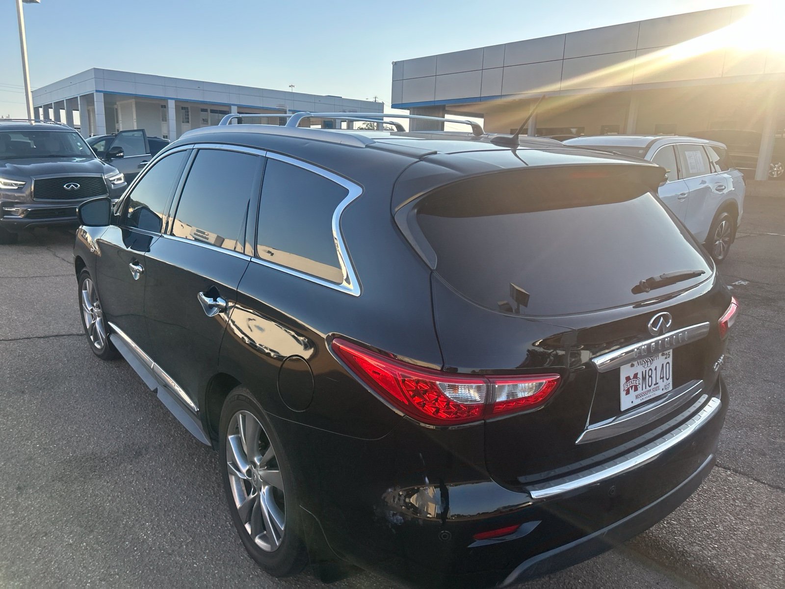 Used 2015 INFINITI QX60 FWD w/ Deluxe Touring Package image 6