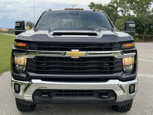 Used 2024 Chevrolet Silverado 2500 LT w/ Safety Package AWD/4WD image 8