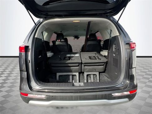 Used 2024 Kia Carnival LX image 25