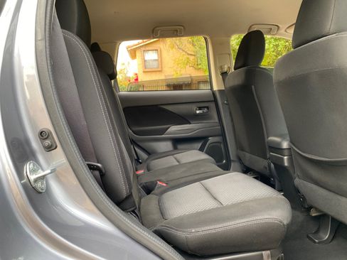 Used 2017 Mitsubishi Outlander ES image 51