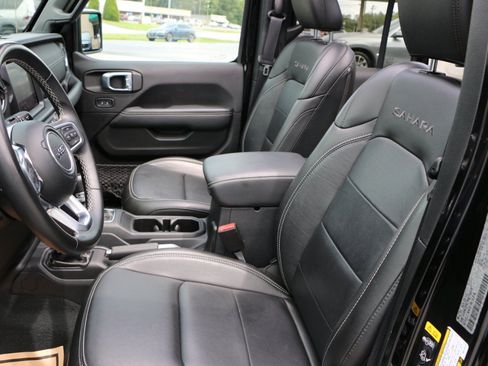Used 2022 Jeep Wrangler Unlimited Sahara AWD/4WD image 22