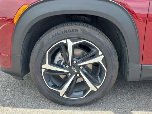 Used 2023 Chevrolet TrailBlazer RS w/ Sun and Liftgate Package FWD image 9